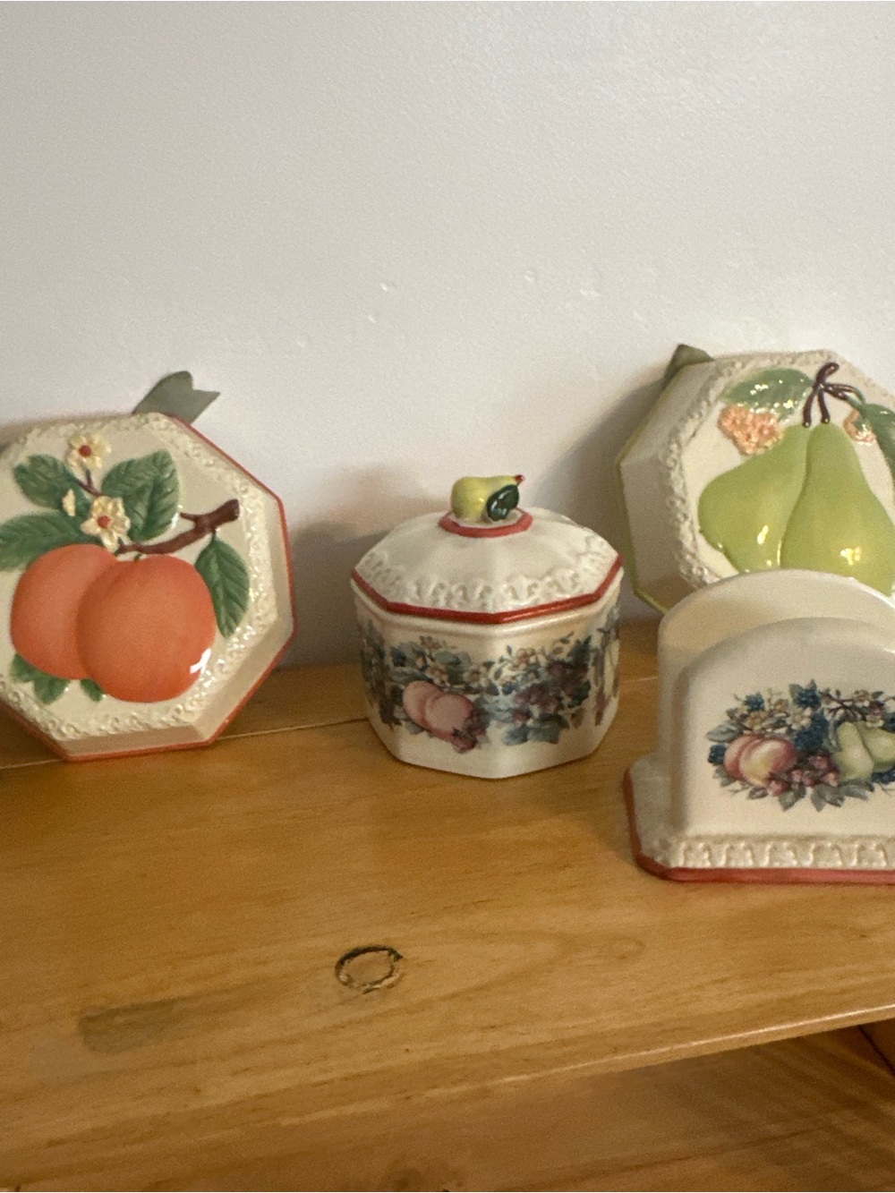 Avon Ceramic Fruit Décor Set in Peach, Green, White sweet country harvest